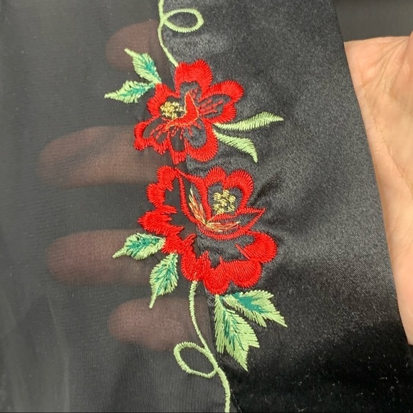 VTG Delicates Black Embroidered Red Roses V Neck Cap Sleeves Maxi Gown Medium - Picture 12 of 16